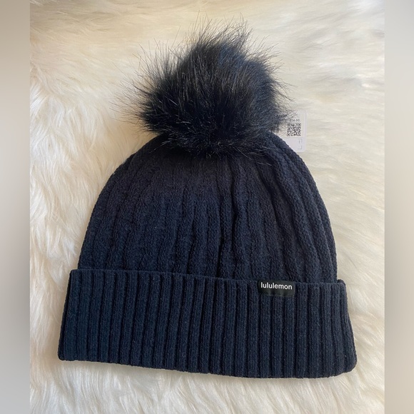 Lululemon Women's Cable Knit Pom Beanie One Size Black New - Picture 1 of 3